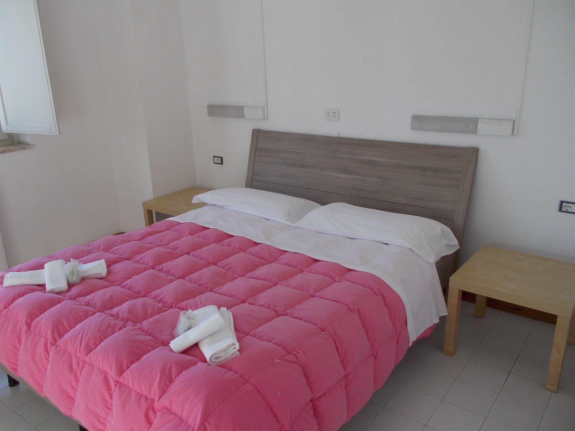 Ave Gratia Plena Hostel Salerno Exterior foto
